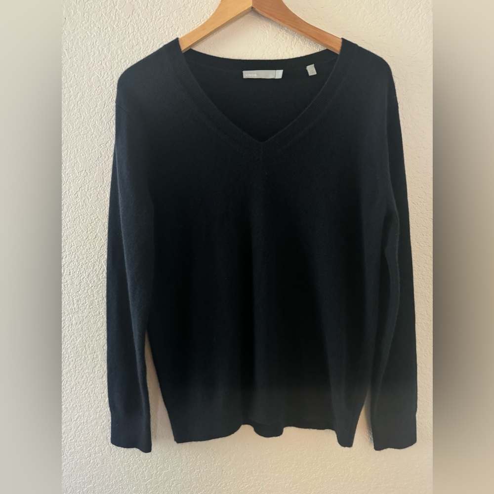 Vince Men’s Cashmere V Neck Sweater Size: Small